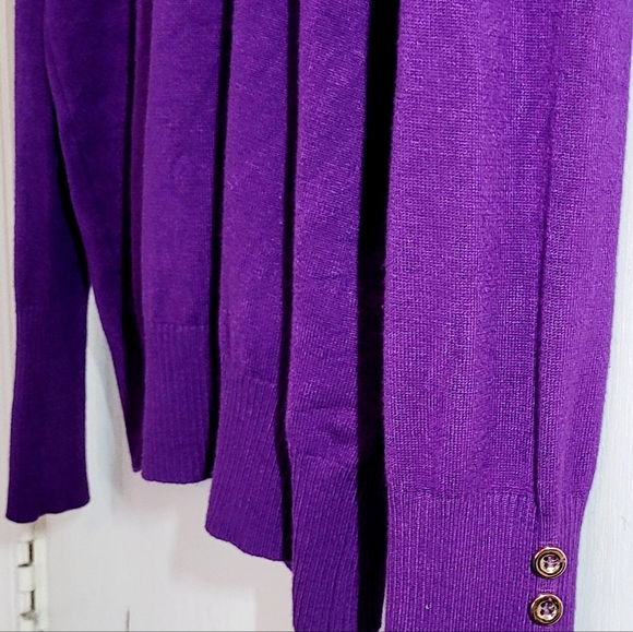 Purple long sleeve fitted lite weight sweater like top. - Picture 4 of 11